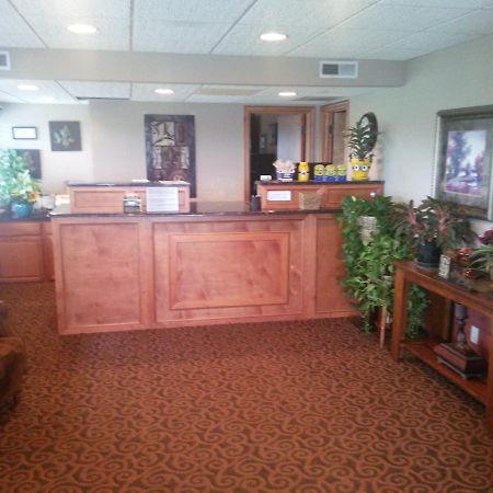 Great Bend Travelers Budget Inn מראה חיצוני תמונה