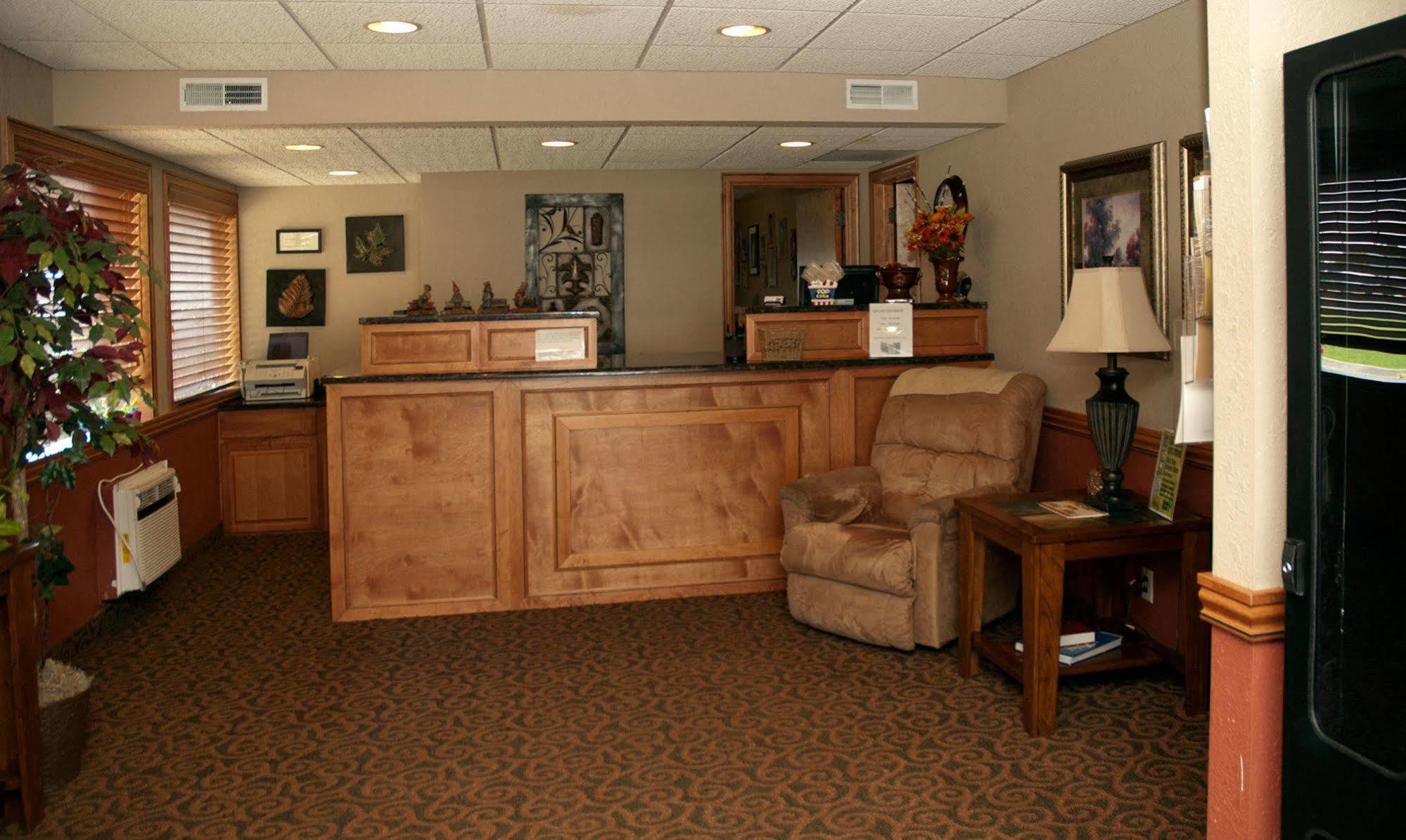 Great Bend Travelers Budget Inn מראה חיצוני תמונה